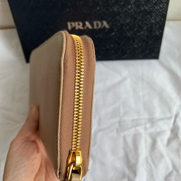 Prada Wallet - Picture 4 of 10